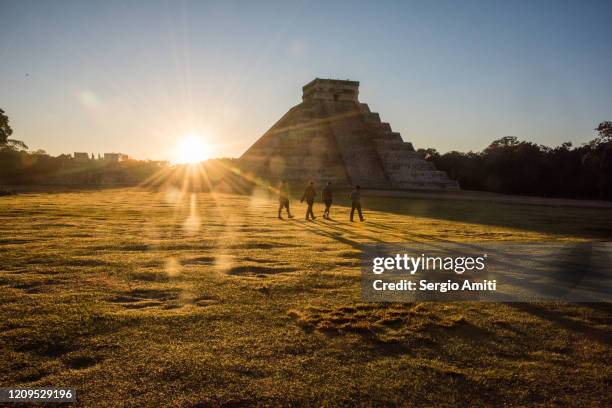 el castillo of chichen itza at sunrise - chichen itza stock pictures, royalty-free photos & images