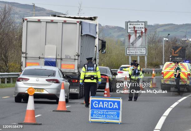 Checkpoint Officers Border Border Checkpoint Photos and Premium High Res Pictures - Getty Images