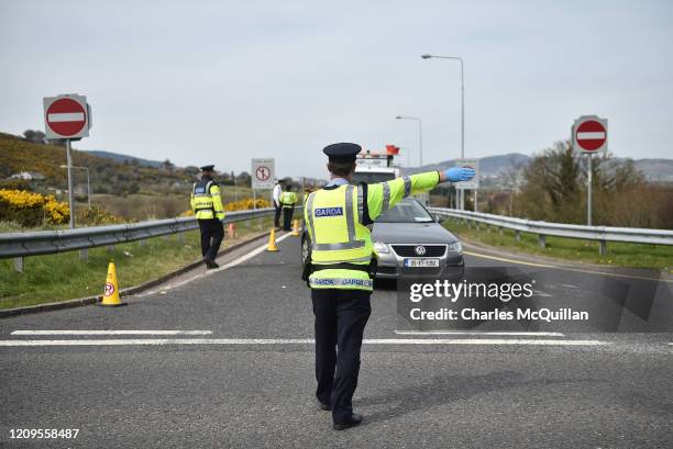 Checkpoint Officers Border Custom Officers Photos and Premium High Res Pictures - Getty Images