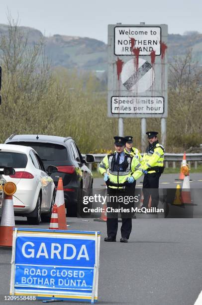 Checkpoint Officers Border Border Checkpoint Photos and Premium High Res Pictures - Getty Images