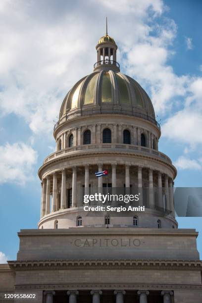 havana’s el capitolio - capitolio stockfoto's en -beelden