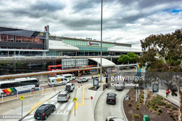 terminal building nell'aeroporto di melbourne, australia. - aeroporto di dallas fort worth foto e immagini stock