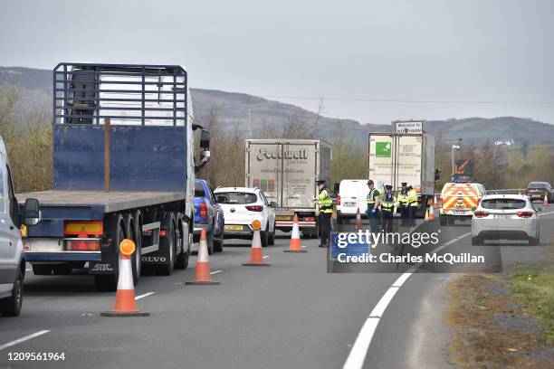 Checkpoint Officers Border Border Checkpoint Photos and Premium High Res Pictures - Getty Images