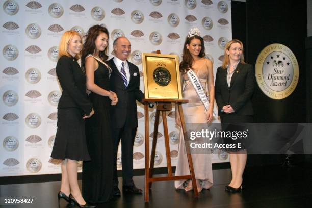 Miss Universe Japan 2006 Kurara Chibana, Joseph D. Cinque, and Miss Universe 2006 Zuleyka Rivera Mendoza and award recepients