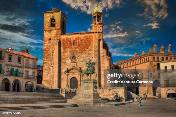 pizarro statue and plaza mayor square in trujillo, spain - trujillo stock pictures, royalty-free photos & images