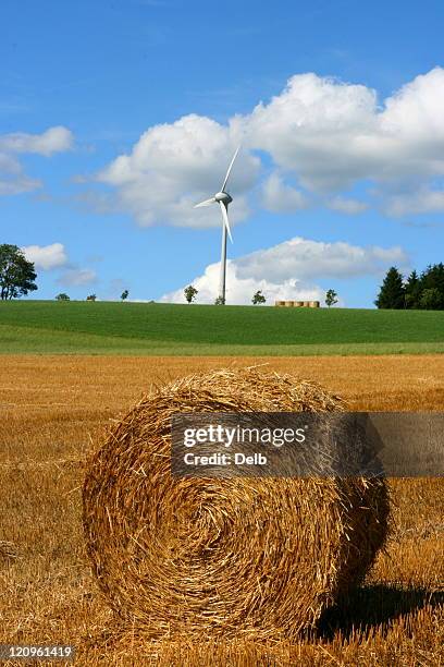 hay bale - 工業用風車 ストックフォトと画像