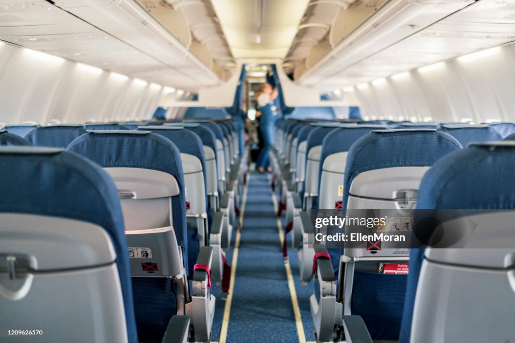 Leere Flugzeugkabine Innenseite