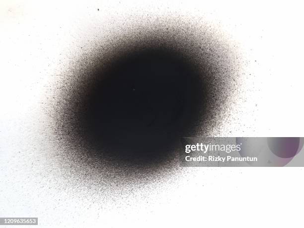 close-up of a black spray paint spot isolated on white background - spray-de-tinta imagens e fotografias de stock