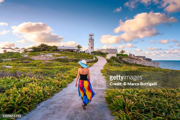 woman walking in punta sur, isla mujeres, mexico - beautiful mexican women stock-fotos und bilder