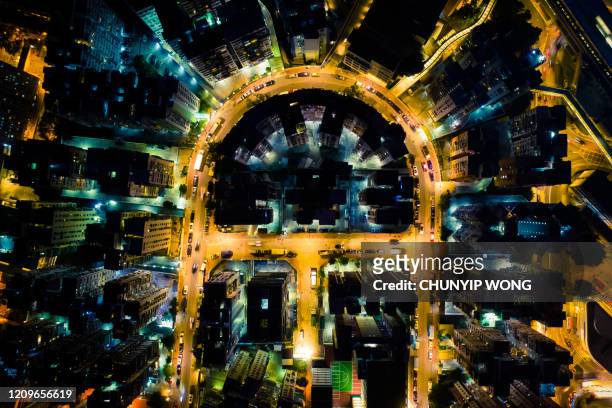 vista dell'hong kong di notte - paesaggio urbano foto e immagini stock