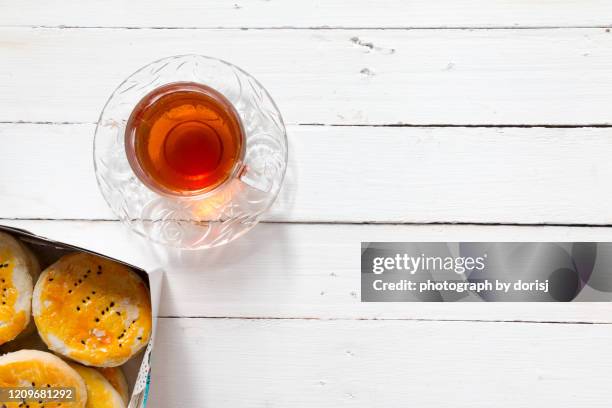 malaysian food. red bean paste cookies - cup of tea from above fotografías e imágenes de stock