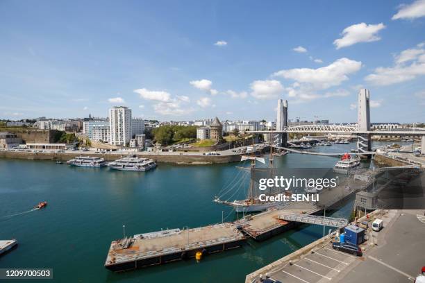 cityscapes in brest, brittany, france - brest bretagne frankrijk stockfoto's en -beelden