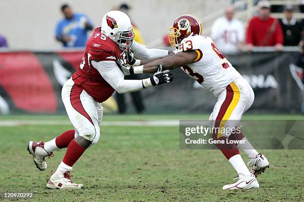 Arizona Cardinals offensive lineman Leonard Davis battles in the trenches versus the Washington Redskins at Sun Devil Stadium in Tempe, Arizona, Dec....