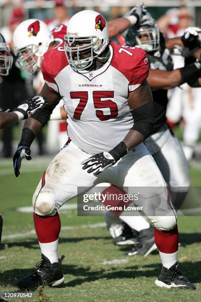 Arizona Cardinals offensive lineman Leonard Davis battles in the trenches during a game between the Arizona Cardinals and Oakland Raiders at McAfee...