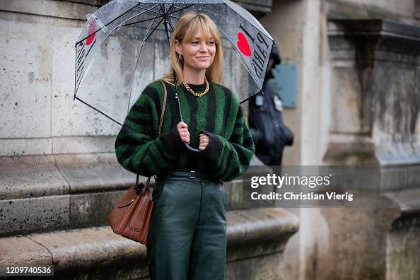 Street Style - Paris Fashion Week - Womenswear Fall/Winter 2020/2021 : Day Seven Street Style - Paris Fashion Week - Womenswear Fall/Winter 2020/2021 : Day Seven