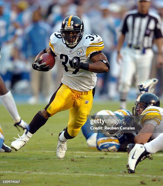 Running back Willie Parker of the Pittsburgh Steelers runs upfield in a 23 to 13 loss to the San Diego Chargers on October 8, 2006 at Qualcomm...