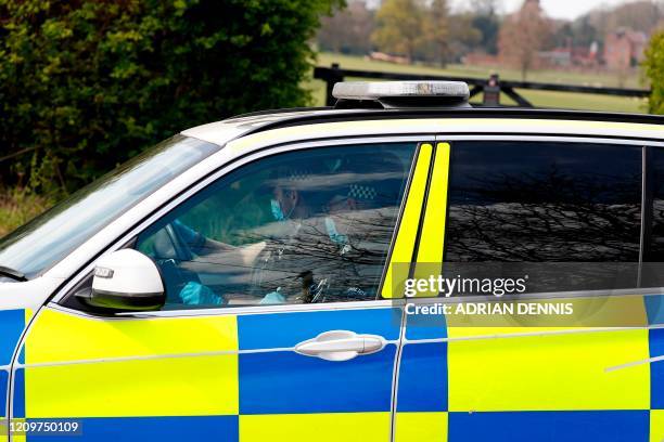 Ppe In Police Police Officials Wearing Face Masks Photos and Premium High Res ...