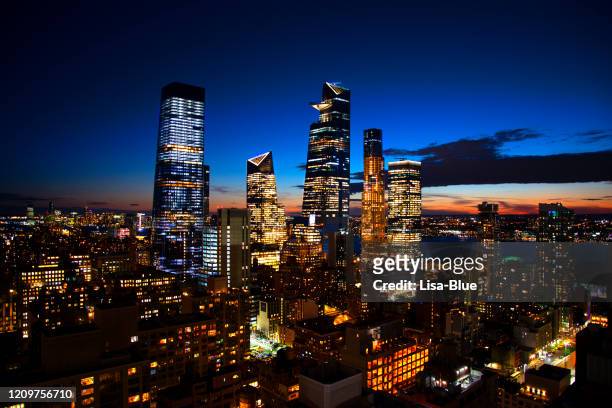 skyline di new york al tramonto - hudson yards foto e immagini stock