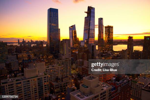 skyline di new york al tramonto - hudson yards foto e immagini stock