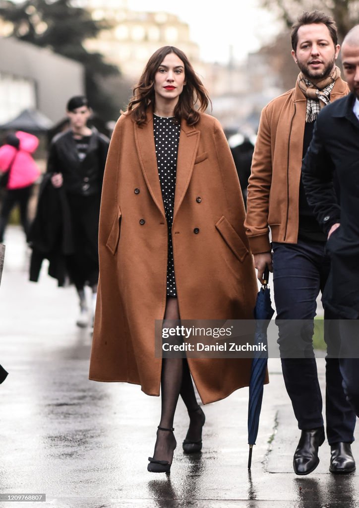 Street Style  - Paris Fashion Week - Womenswear Fall/Winter 2020/2021 : Day Seven