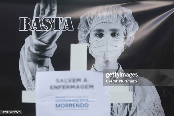 Several entities and professionals of essential services, in defense of health workers, pay homage on Avenida Paulista, central region of the city of...