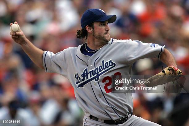Derek Lowe of the Los Angeles Dodgers pitches to the New York Mets during game one of the 2006 National League Divisional Series at Shea Stadium, on...