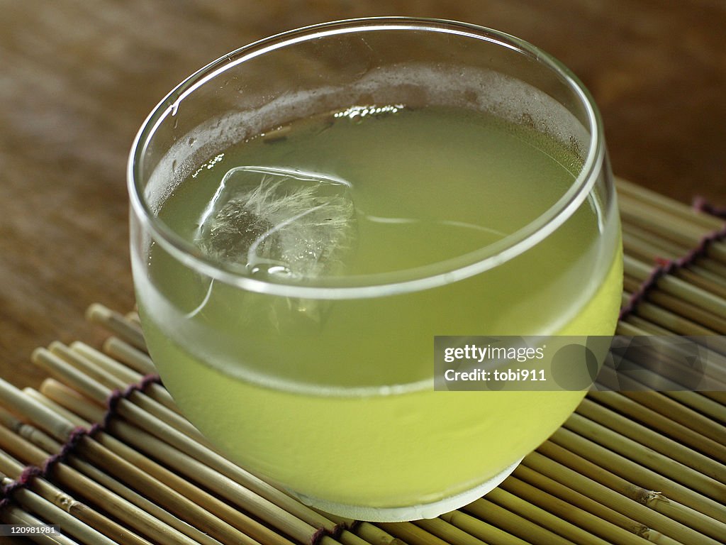 Iced green tea