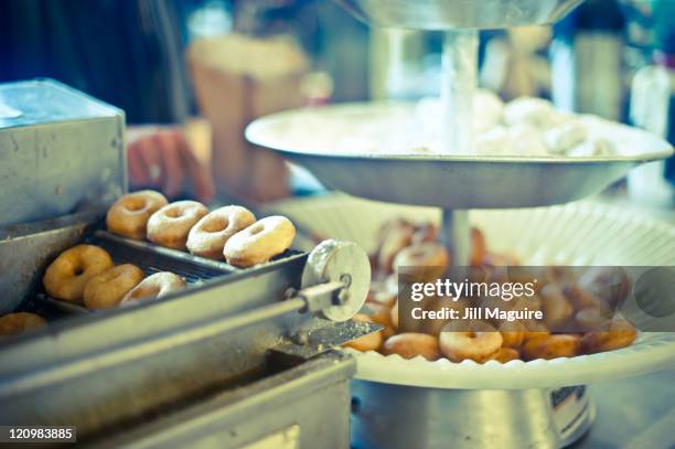 doughnut shop - pike place market stock pictures, royalty-free photos & images