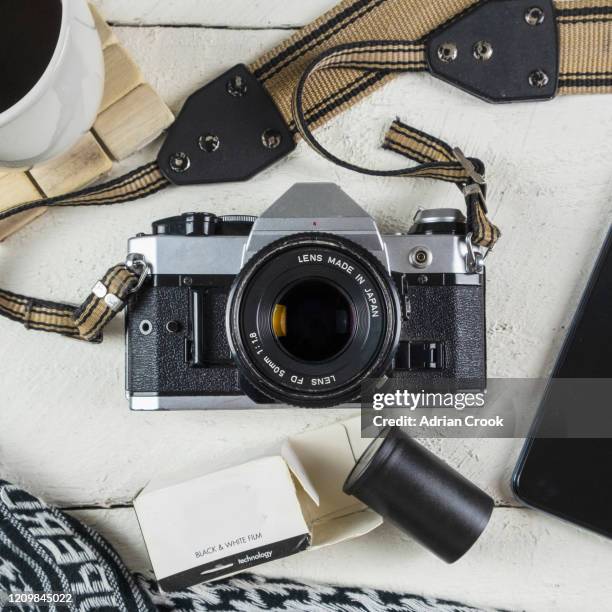 retro 35mm film camera - photographic equipment stock pictures, royalty-free photos & images