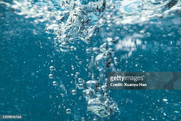 water splash - water photos et images de collection