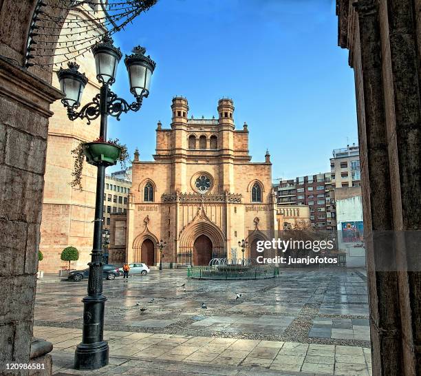 concatedral de santa maría y plaza mayor de castel - casetellon de la plana stockfoto's en -beelden