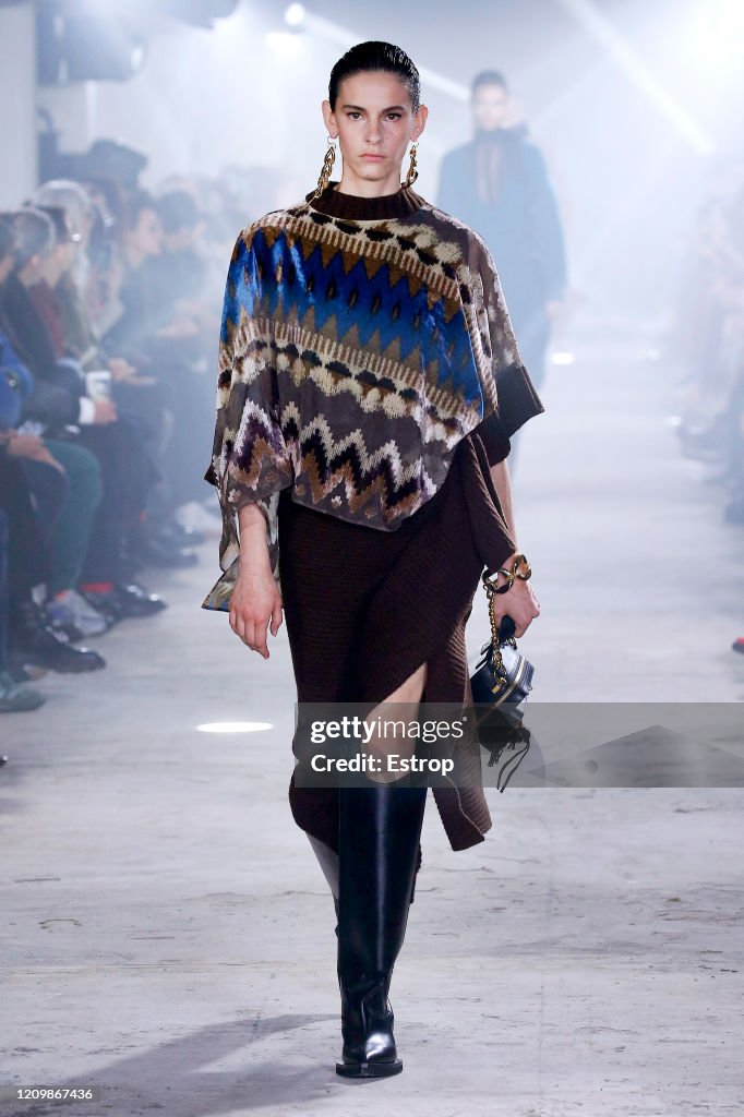 Sacai: Runway - Paris Fashion Week Womenswear Fall/Winter 2020/2021