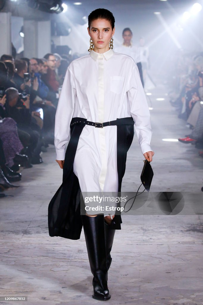 Sacai: Runway - Paris Fashion Week Womenswear Fall/Winter 2020/2021