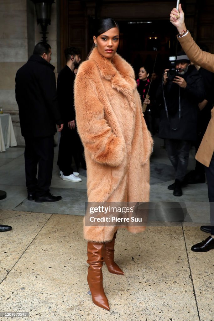 Stella McCartney : Outside Arrivals - Paris Fashion Week Womenswear Fall/Winter 2020/2021