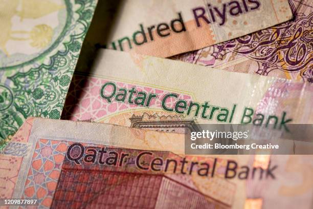37 Qatar Banknotes Stock Photos, High-Res Pictures, and Images - Getty ...