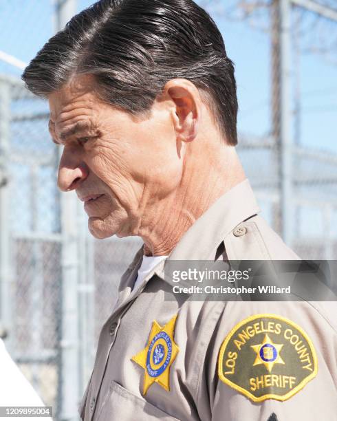 Under the Gun" - Officers Nolan and Harper are tasked with escorting four juvenile offenders to a Scared Straight program at a correctional facility...