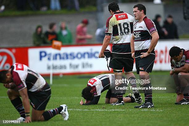 North Habour players are dejected after the round nine ITM Cup match between Southland and North Harbour at Rugby park on August 13, 2011 in...