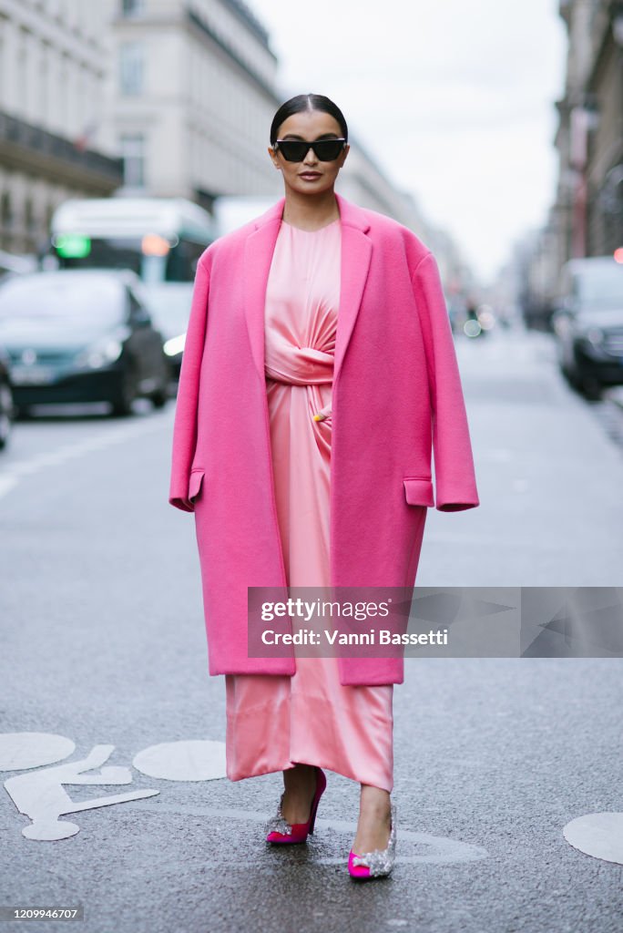 Street Style - Paris Fashion Week - Womenswear Fall/Winter 2020/2021 : Day Eight