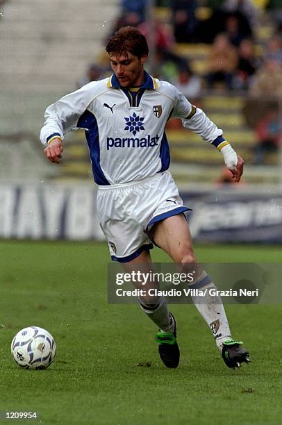 Luigi Apolloni of Parma on the ball during the Serie A match against Napoli at the Ennio Tardini Stadium in Parma, Italy. \ Mandatory Credit: Claudio...