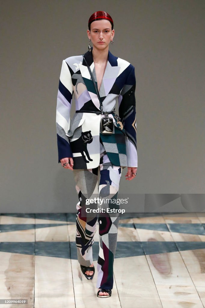 Alexander McQueen : Runway - Paris Fashion Week Womenswear Fall/Winter 2020/2021