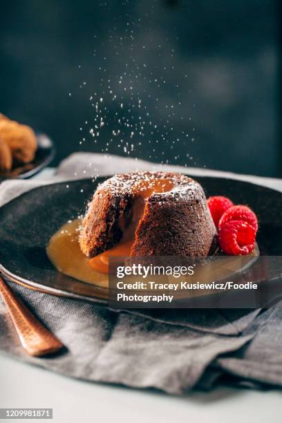 chocolate molten lava cake - molten lava cake stock pictures, royalty-free photos & images
