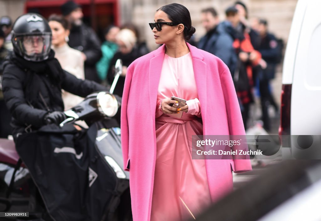 Street Style - Paris Fashion Week - Womenswear Fall/Winter 2020/2021 : Day Eight