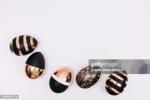 beautiful golden easter eggs - easter egg white background stock pictures, royalty-free photos & images