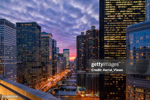 chicago riverwalk at sunset - chicago skyscraper stock pictures, royalty-free photos & images