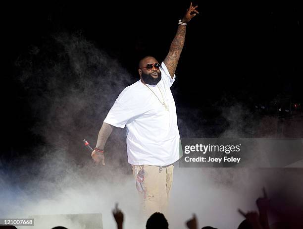 18 Sagging Rappers Stock Photos, High-Res Pictures, and Images - Getty ...