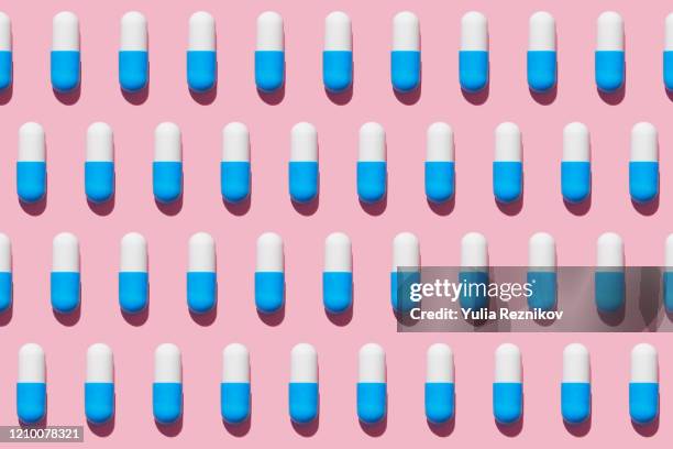 repeated pills on pink background - piller bildbanksfoton och bilder