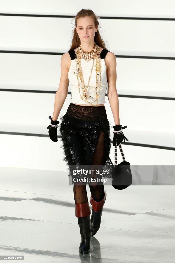 Chanel : Runway - Paris Fashion Week Womenswear Fall/Winter 2020/2021