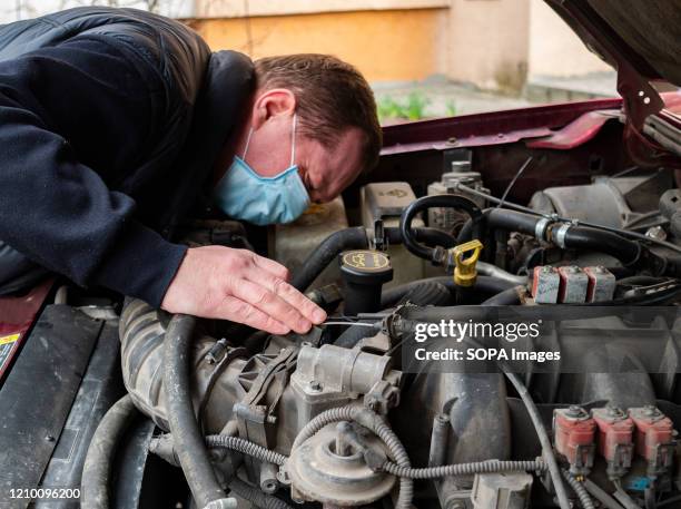Engine With Mask 884 Face Engine Stock Photos, High-Res Pictures, and Images - Getty Images
