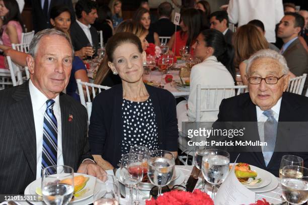 View of, from left, New York City Mayor Michael Bloomberg, Annette de la Renta, and former US Secretary of State Henry Kissinger as they attend the...
