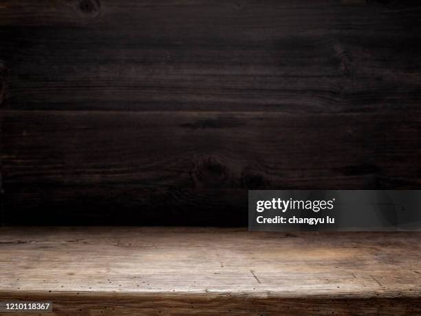 neat exhibition table; - wood plank stockfoto's en -beelden